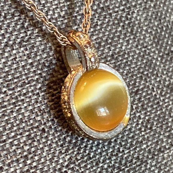 Two sided Vintage Stone Necklace - Picture 6 of 7